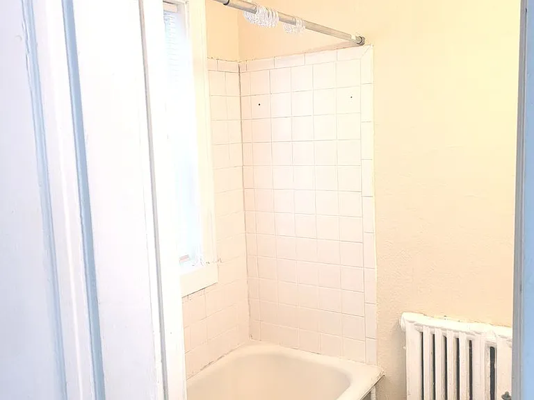 1527 Marshall — Photo 8