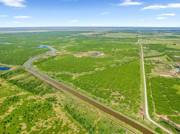 6213 Headquarters Rd, Iowa Park, TX 76367