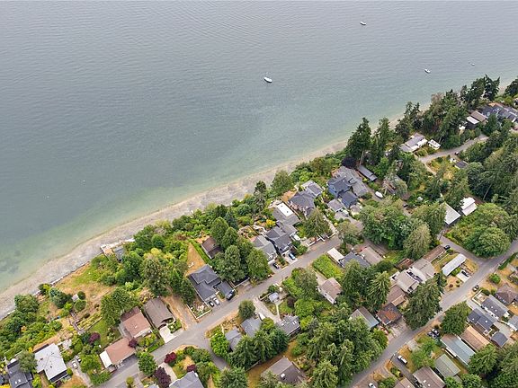 3rd image of 18957 Angeline Avenue NE