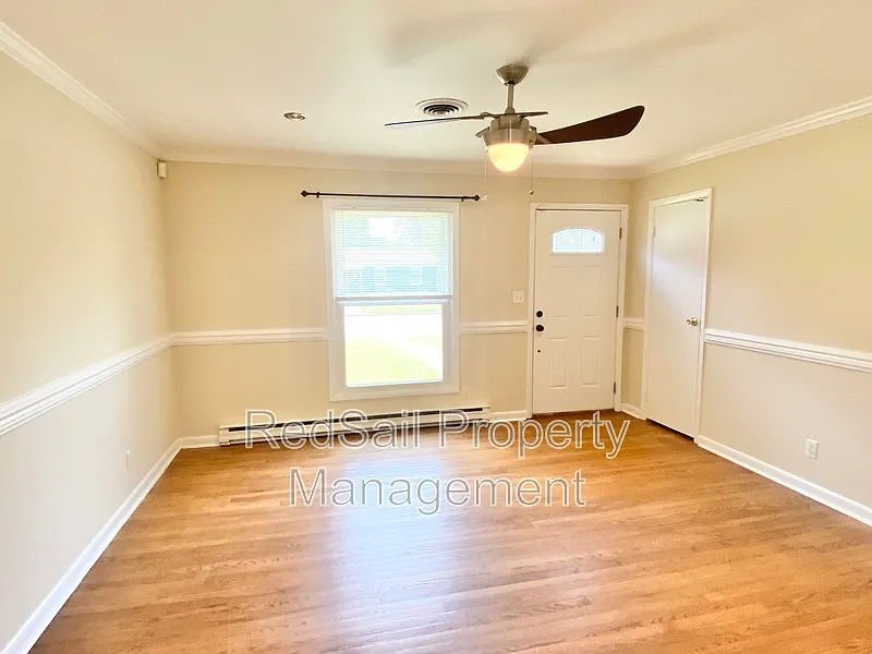 4 bed, 2.0 bath, 1400 sqft, $2,195 — Photo 4