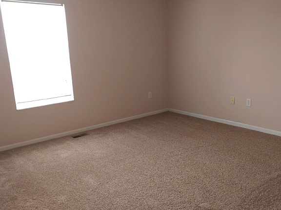 3rd image of 687 Pondview Dr