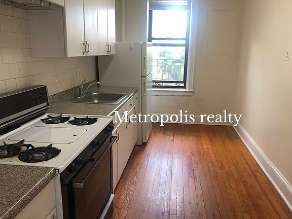 4th image of 22-61 42nd St #B3