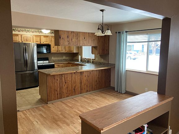 5th image of 2521 Custer Ave