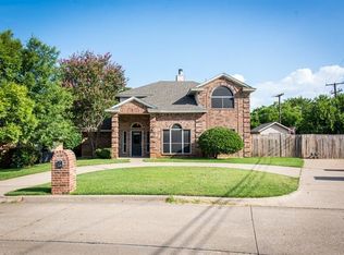 917 Red Oak Dr, Mansfield, TX 76063