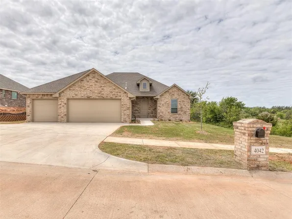 4042 Hart St, Tuttle, OK 73089