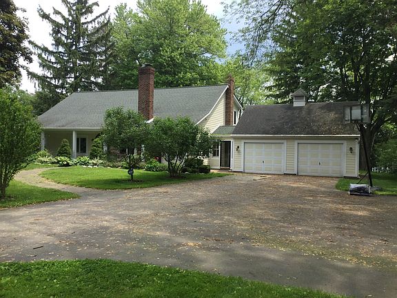 2 Car Garage 175' from road