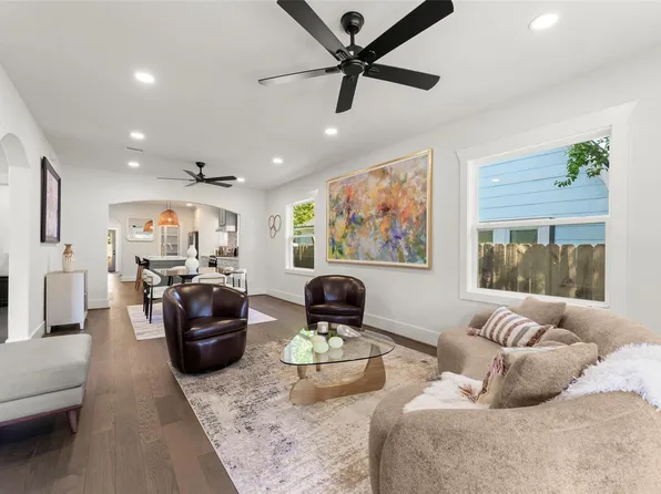 112 Goldenrod St, Houston, TX 77009