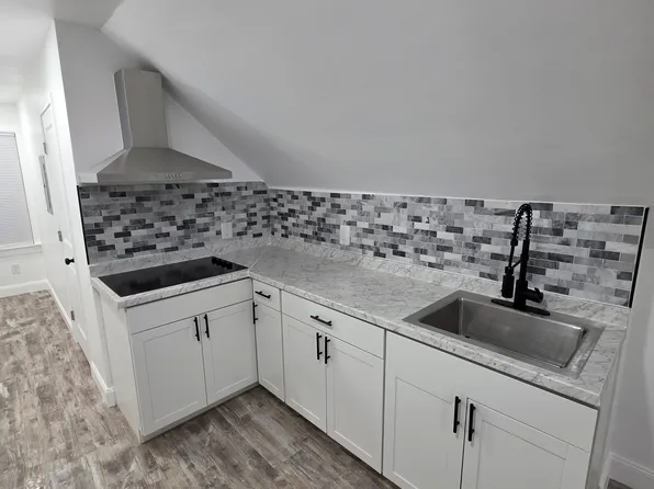 48 John St Floor 3, Cumberland, RI 02864