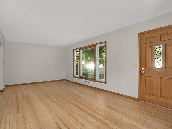 4th image of 7214 Clinton Ave S