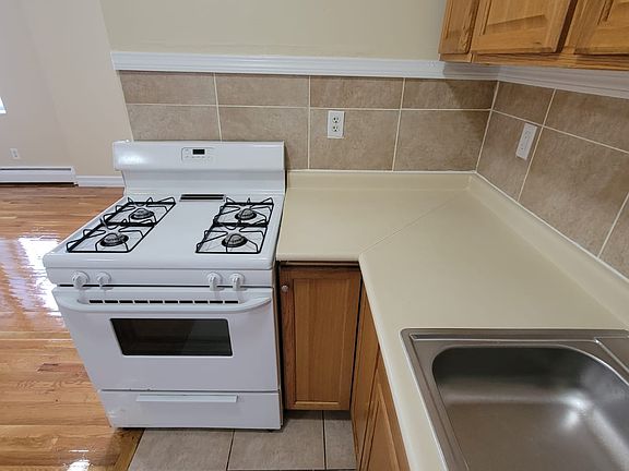 5th image of 672 Congress Ave #1A1
