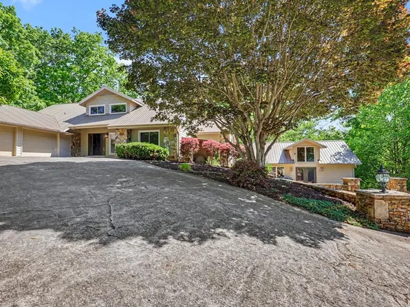 792 Bugscuffle Rd, Hiawassee, GA 30546