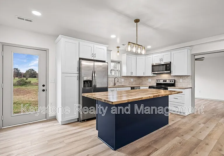 225 Military Rd — Photo 7