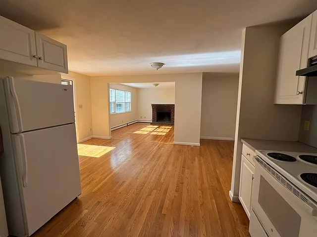 3 bed, 1000 sqft, $2,975 — Photo 4