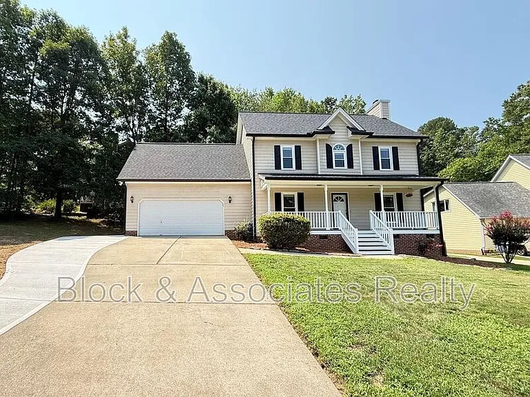 401 Holly Berry Ln — Photo 1