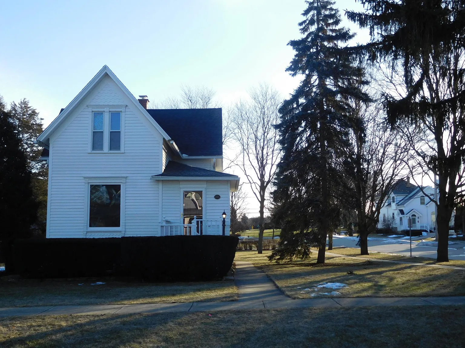 125 S Maple St photo 1