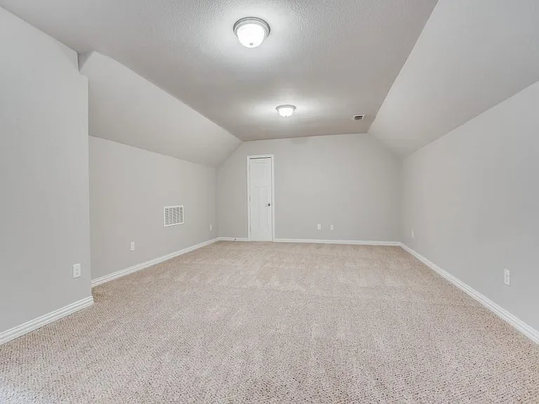 1004 Churchill Dr — Photo 19