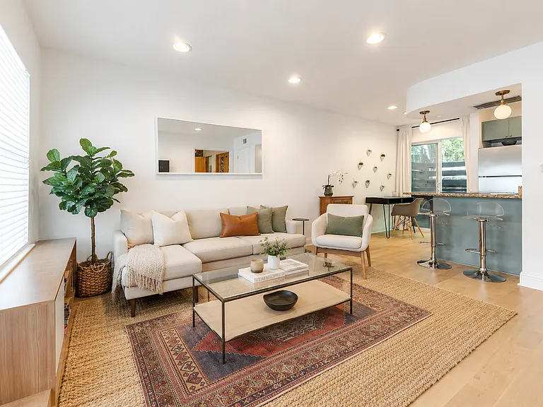 609 Blanco St #106 — Photo 1