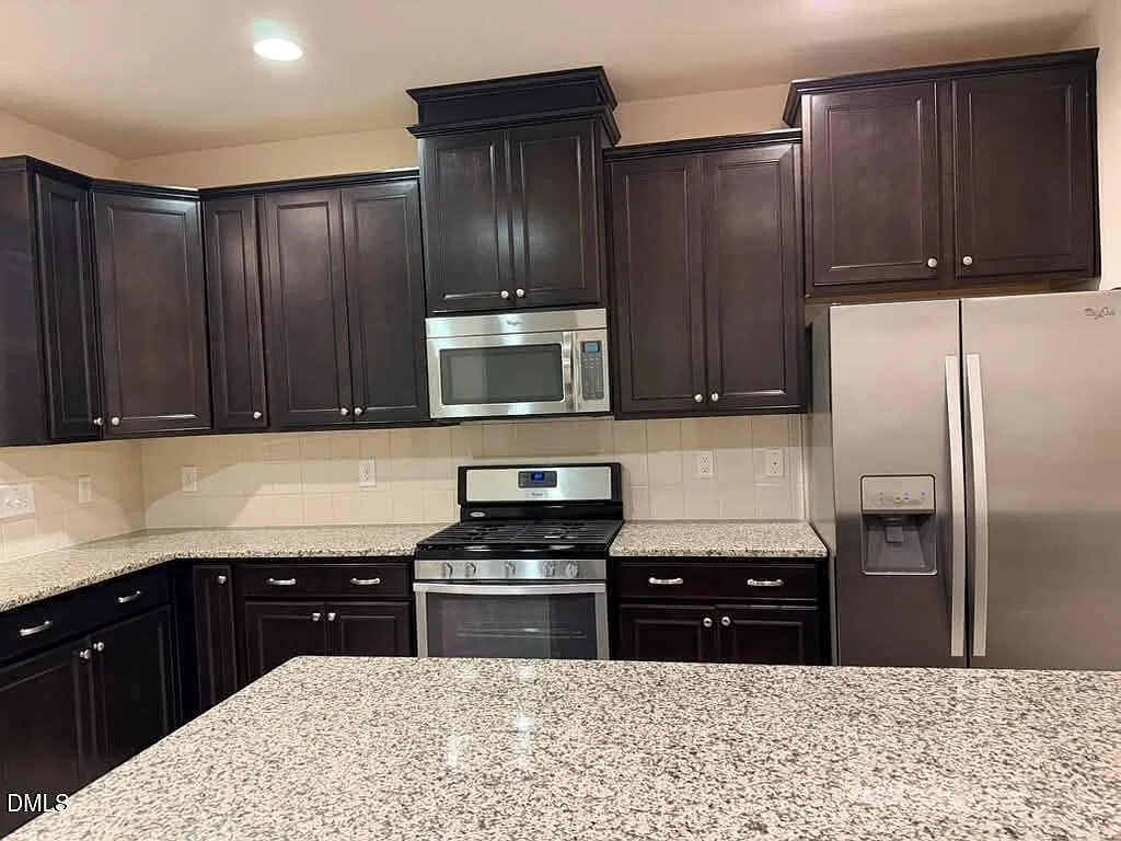 4 bed, 3.5 bath, 1700 sqft, $1,895 — Photo 4