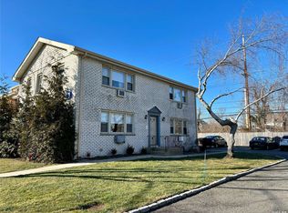 95 Cardinal Ln APT 1B, Islip, NY 11751