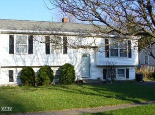 82 Robertson Rd, Hamden, CT 06518