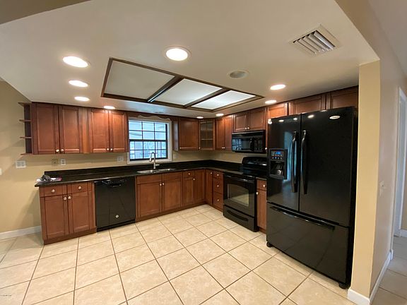 5th image of 811 SE 44th Ave