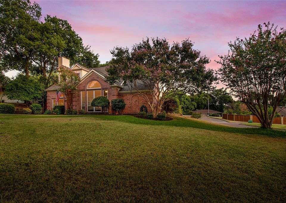 1st image of 215 Rockbrook Dr