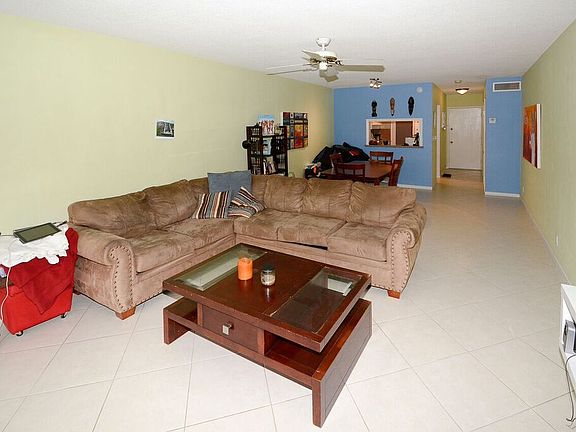 5th image of 900 SW 12th St APT 304
