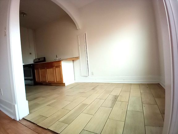 2nd image of 131 W Oak St APT 10