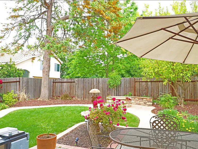 4946 Felicia Way — Photo 28