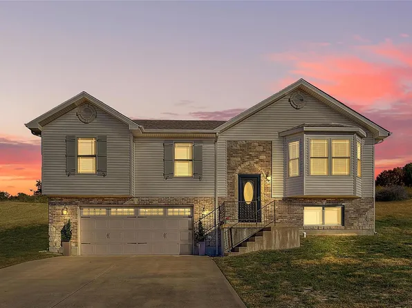 810 Hawks Circle Dr, Hillsboro, MO 63050