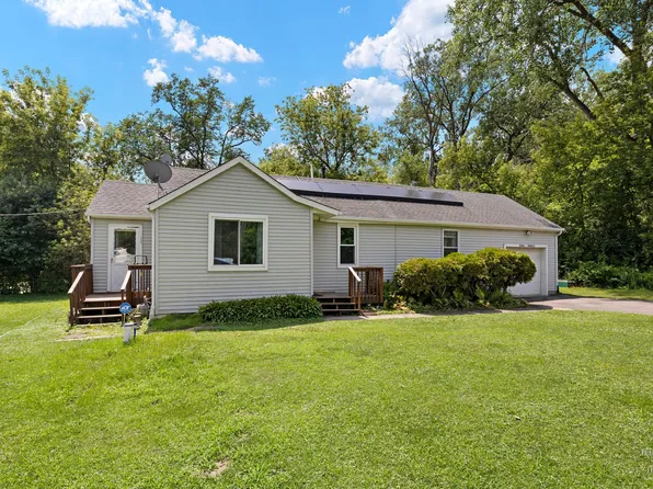 27405 N Roberts Ln, Island Lake, IL 60042