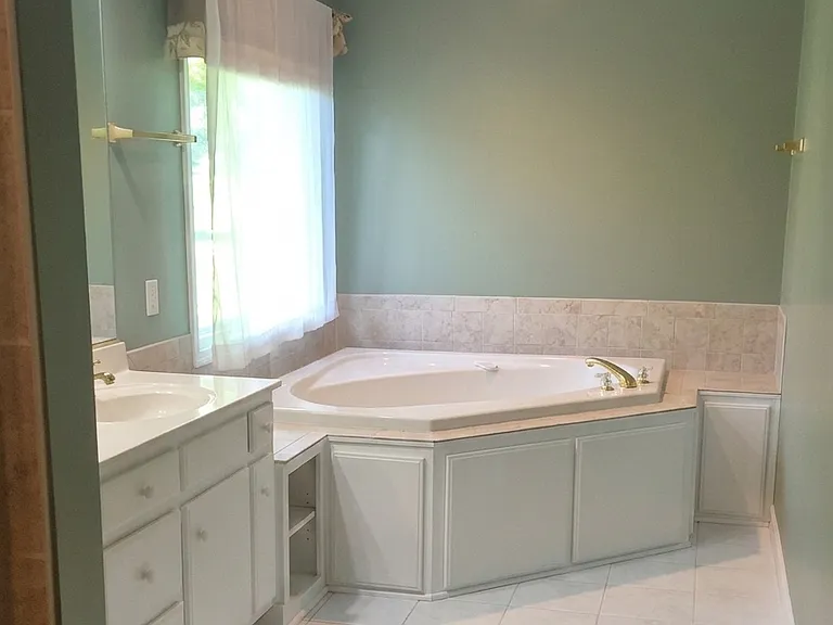 Master bathroom jetted tub, seperate shower, double vanity