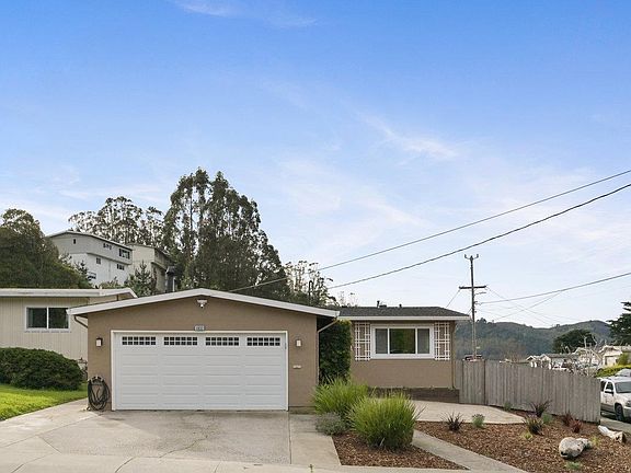 3rd image of 1032 Crespi Dr