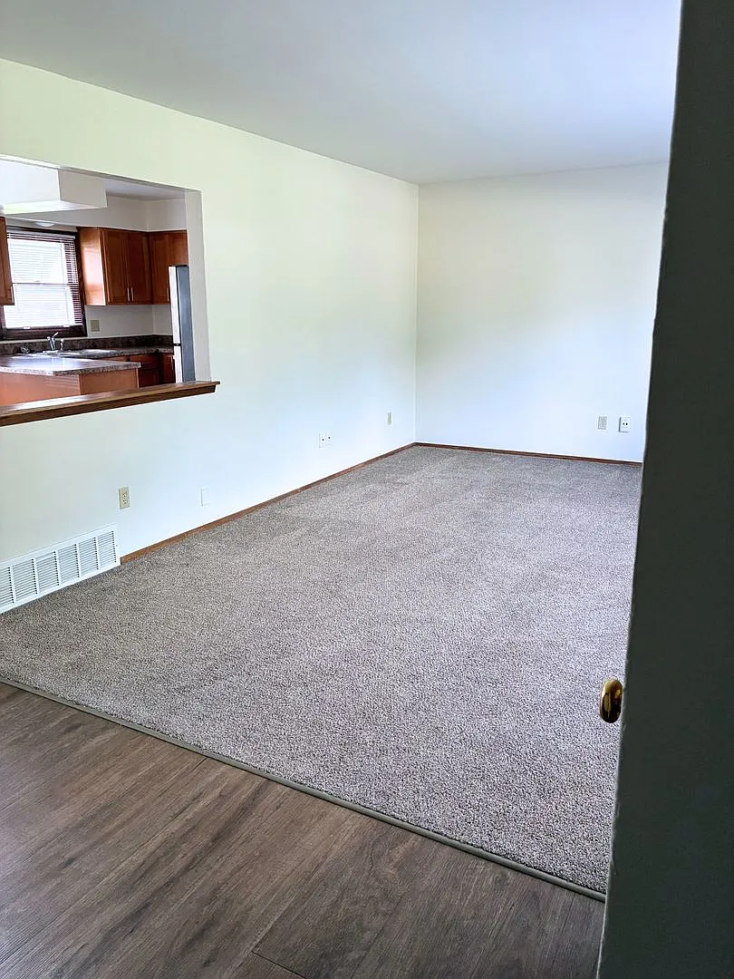 3 Bedroom/ 1.5 Bathroom Townhome for Rent - Waukesha, WI — Photo 3