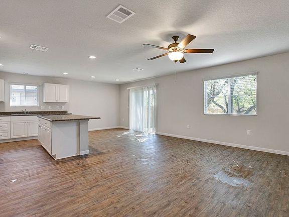 4th image of 10303 Relic Oaks