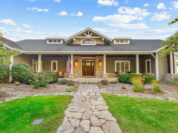 7 Anne Ct, Hawthorn Woods, IL 60047