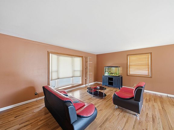 4th image of 230 Devron Cir