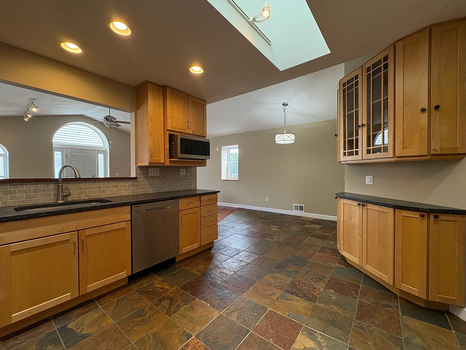 2 bed, 1000 sqft, $2,175 — Photo 4