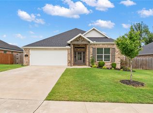 1144 N Pershing St, Fayetteville, AR 72704