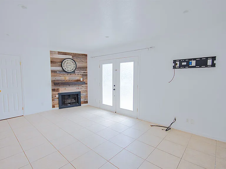 16821 Green Ln #B — Photo 8