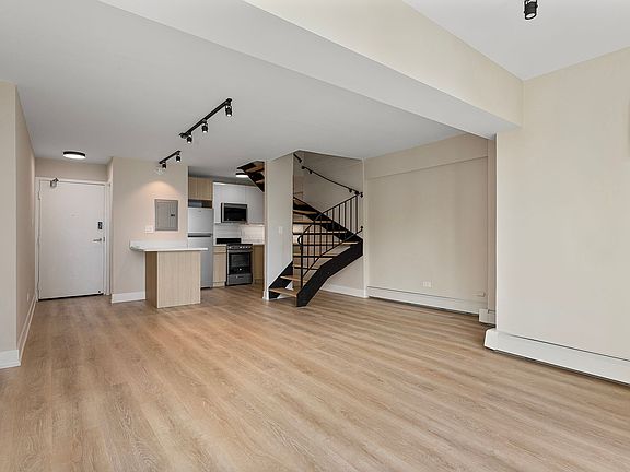 4th image of 6166 N Sheridan Rd APT 4G
