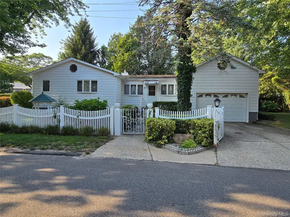 67 King Road, Rocky Point, NY 11778