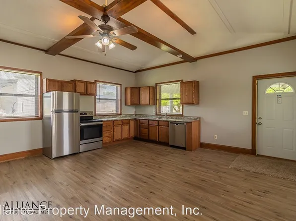 1305 Roever Rd, Manhattan, KS 66503