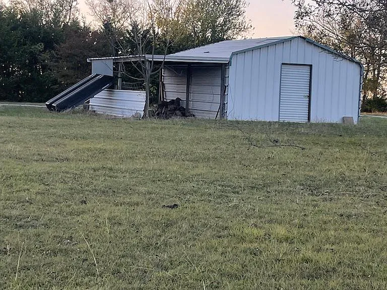 4196 FM 75 — Photo 36
