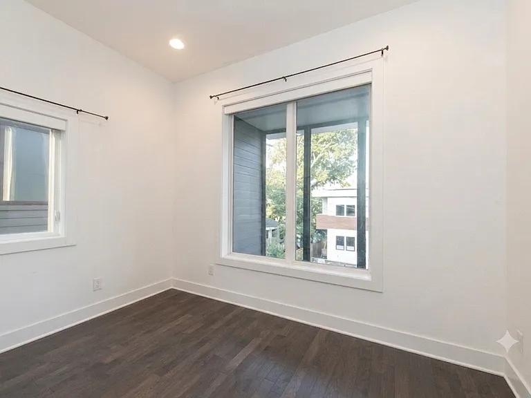 420B 37th Ave N — Photo 18