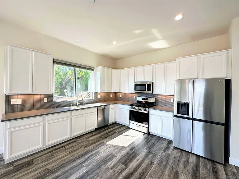 426 Sloane Ave #1 — Photo 10