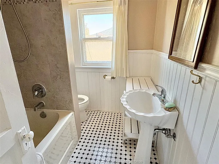 855 Edward Ave — Photo 27