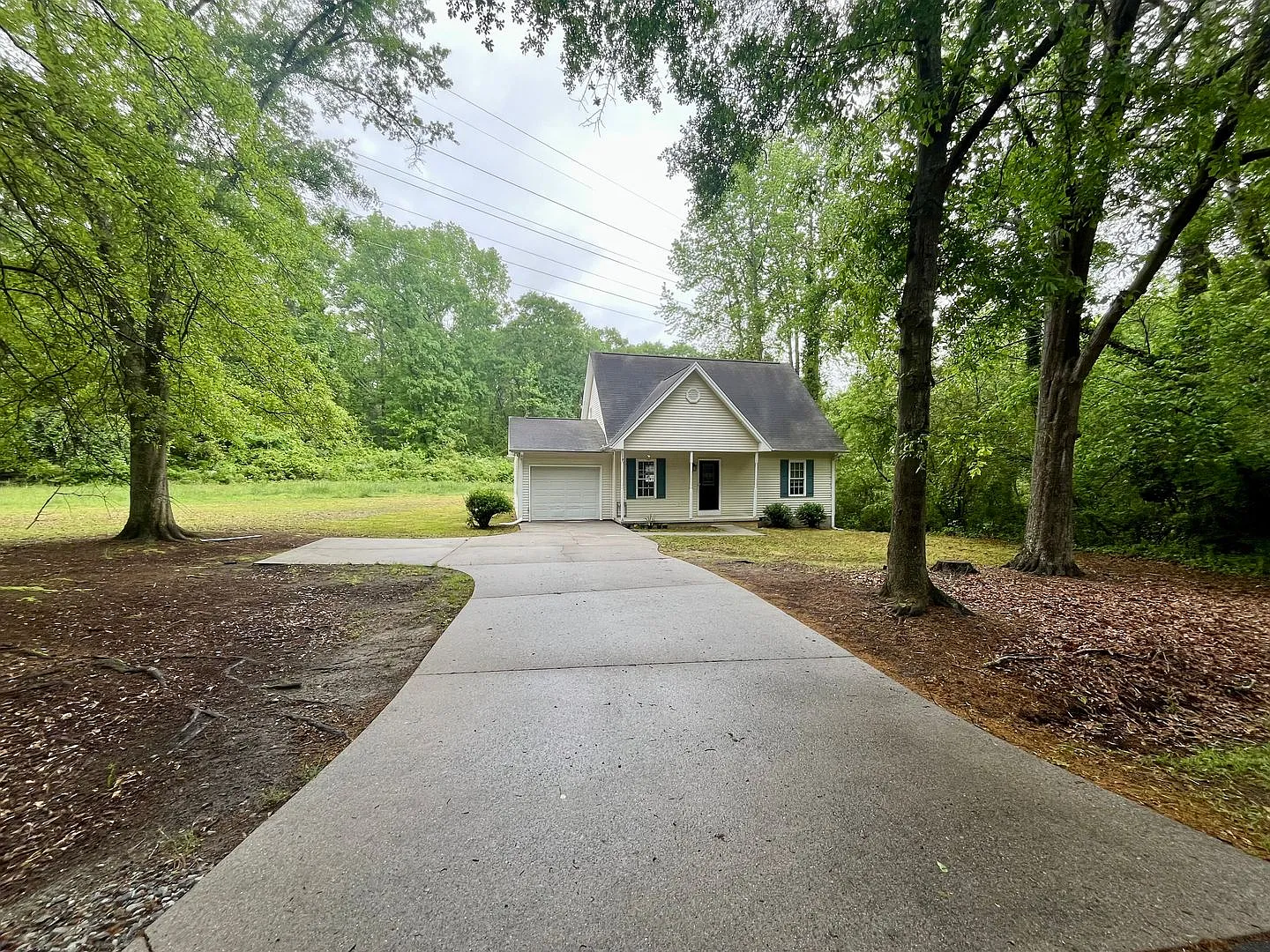 4 bedroom 2 Bath House located in Clemson — Photo 2