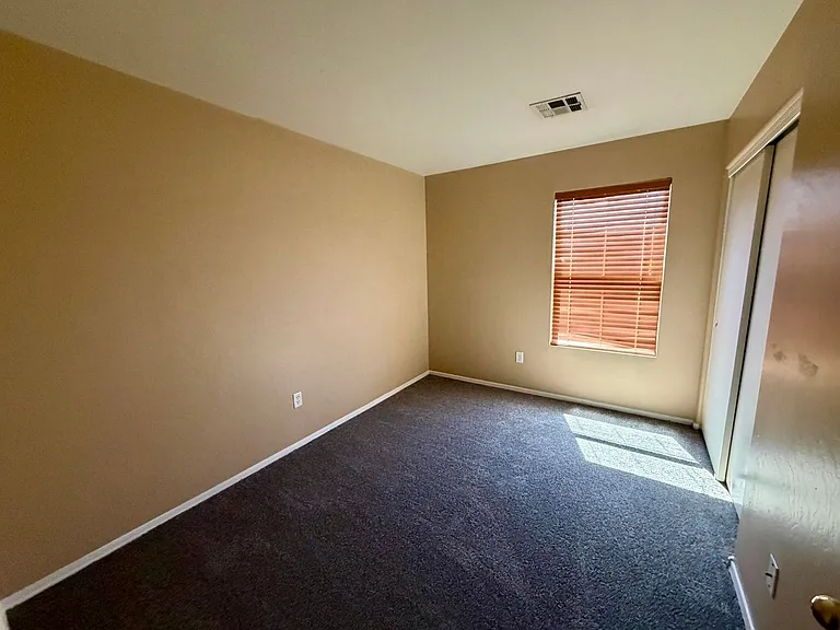 7205 S 39th Dr — Photo 11