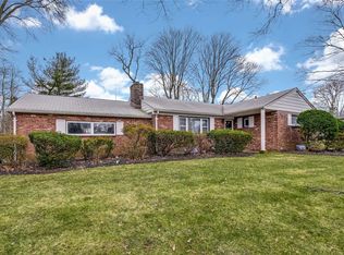 2 Tasman Ln, Huntington Station, NY 11746